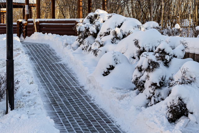 "Professioneller Winterdienst in Nagold, Rottenburg, Horb am Neckar, Calw, Herrenberg, Böblingen und Sindelfingen – Sicherer und schneefreier Winter"